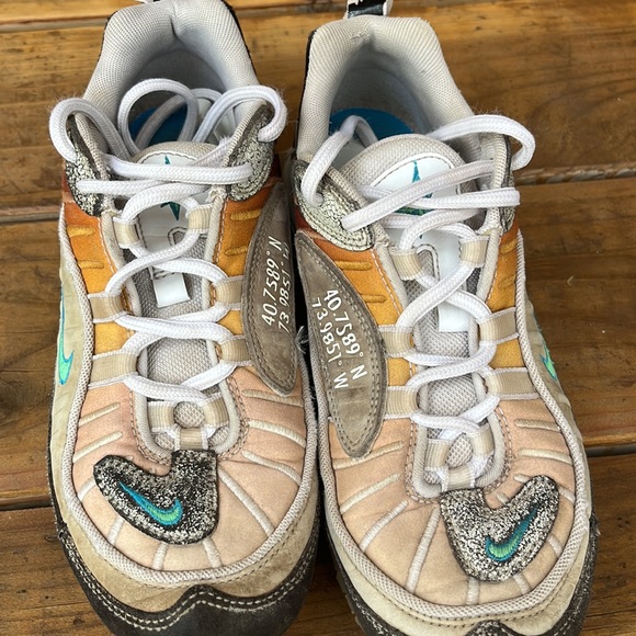 Nike Air Max 98 Queen Leo CL1502-001 Grey Green Sneakers youth 4.5 - Picture 4 of 4